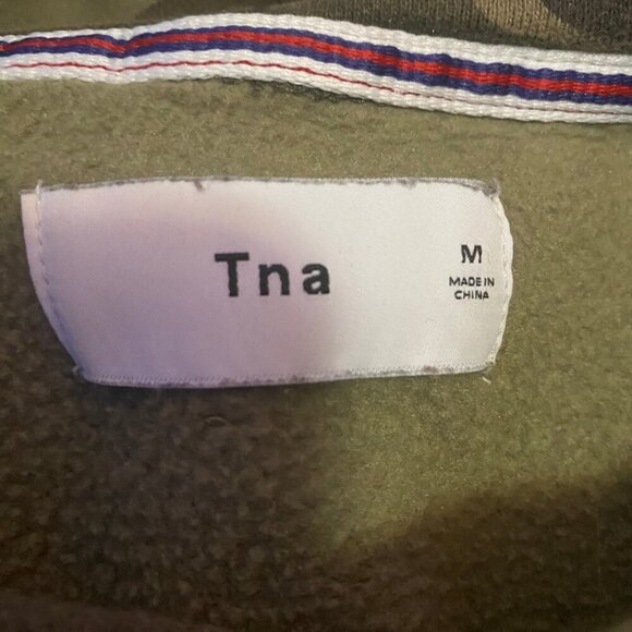 🌿 TNA Green Camo Print Pullover Hoodie (Size M) Cozy Fleece - Picture 7 of 9